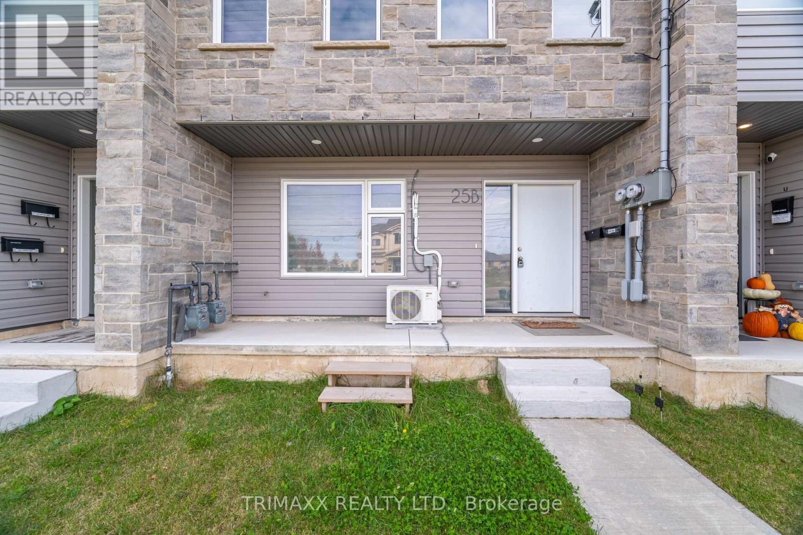 25b Oakdale Avenue, St. Catharines, Ontario  L2P 2B8 - Photo 33 - X12478029
