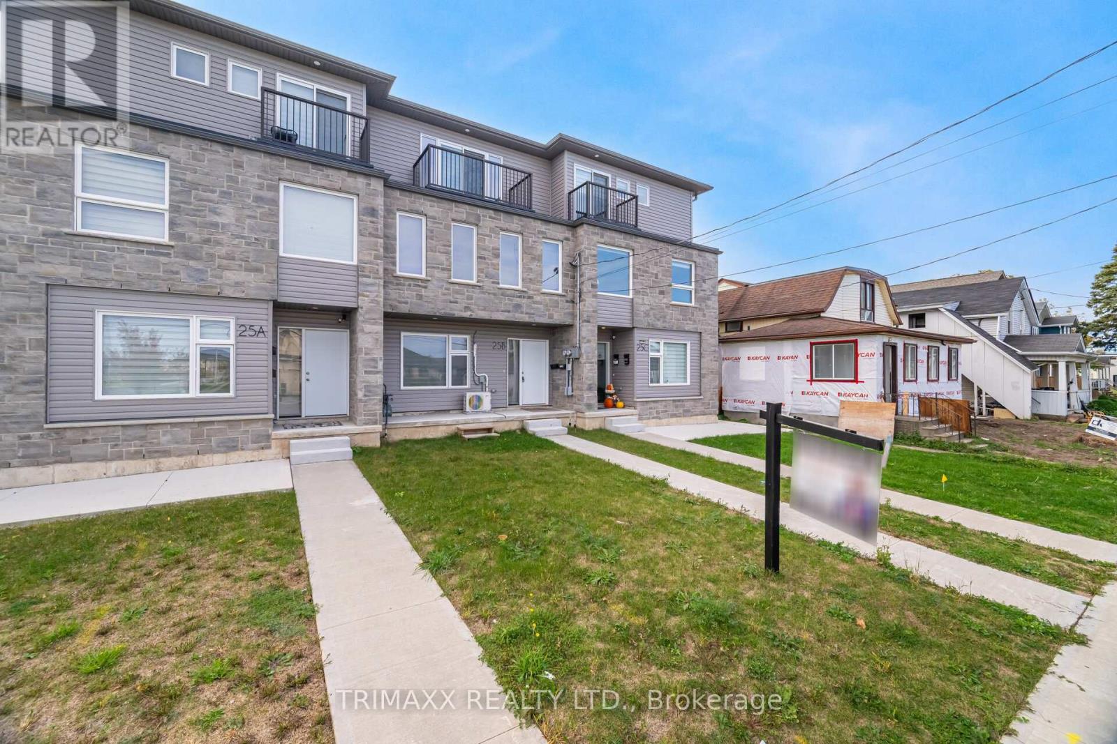 25b Oakdale Avenue, St. Catharines, Ontario  L2P 2B8 - Photo 4 - X12478029