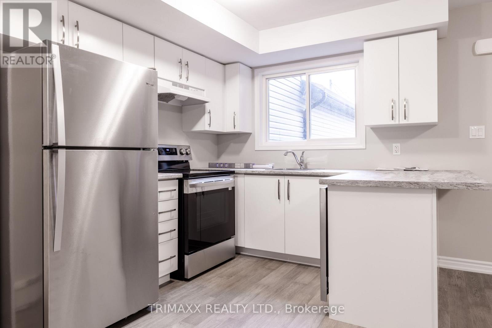 25b Oakdale Avenue, St. Catharines, Ontario  L2P 2B8 - Photo 7 - X12478029