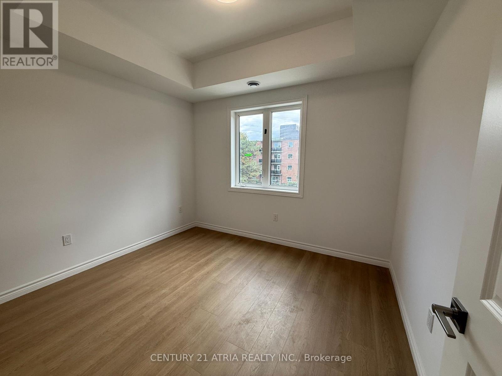 11 - 2 Slessor Boulevard, Grimsby, Ontario  L3M 3T2 - Photo 10 - X12478135
