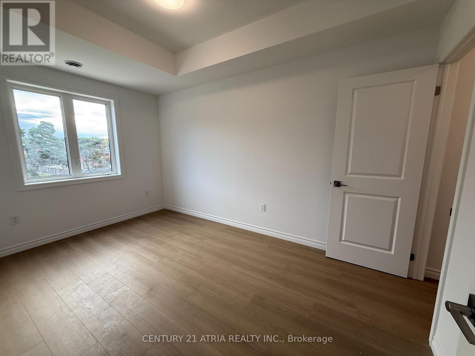 11 - 2 Slessor Boulevard, Grimsby, Ontario  L3M 3T2 - Photo 11 - X12478135