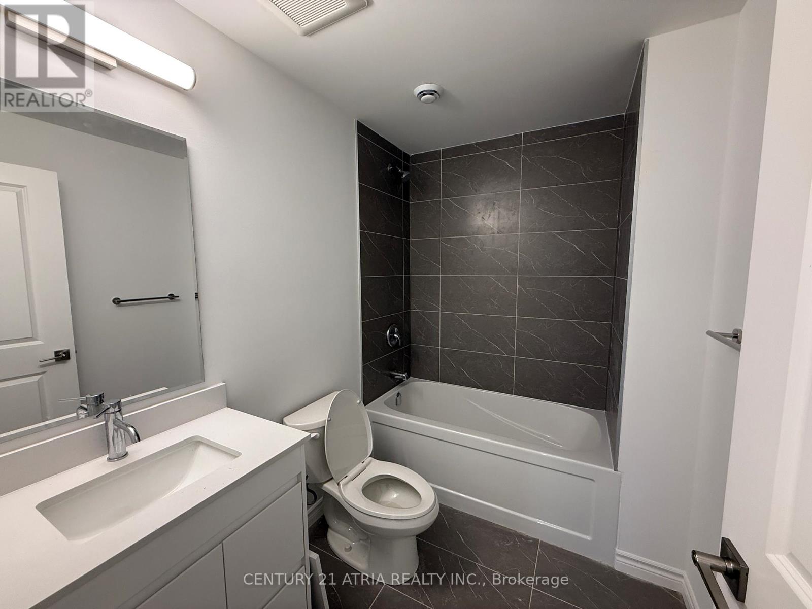 11 - 2 Slessor Boulevard, Grimsby, Ontario  L3M 3T2 - Photo 13 - X12478135