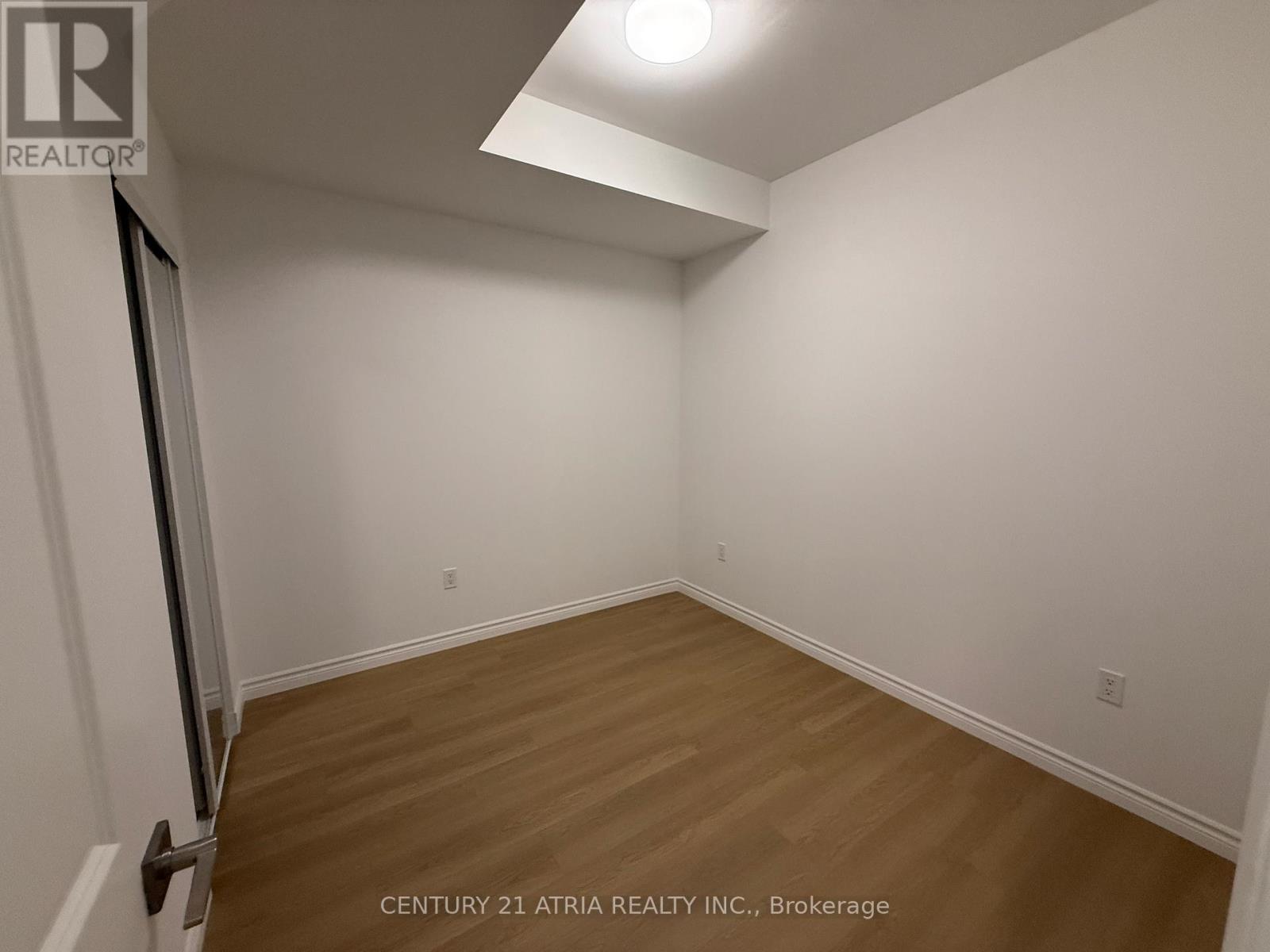 11 - 2 Slessor Boulevard, Grimsby, Ontario  L3M 3T2 - Photo 15 - X12478135