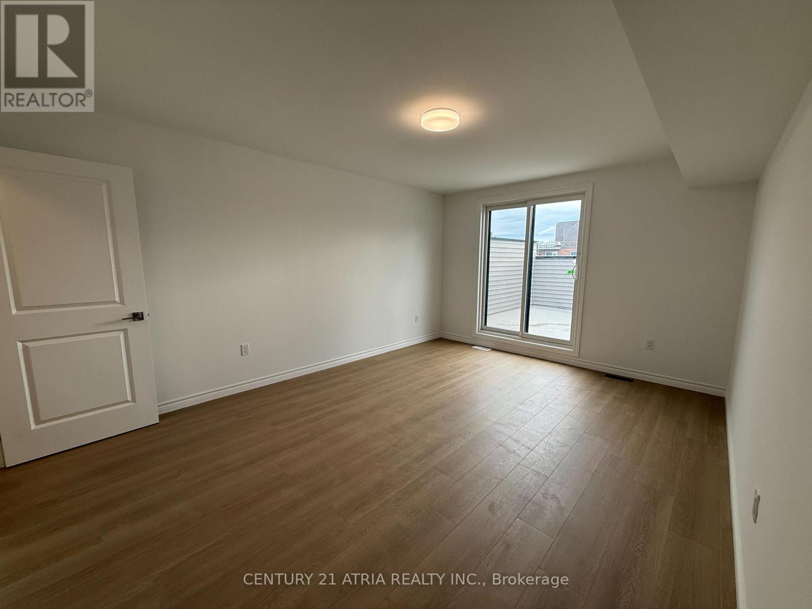 11 - 2 Slessor Boulevard, Grimsby, Ontario  L3M 3T2 - Photo 19 - X12478135
