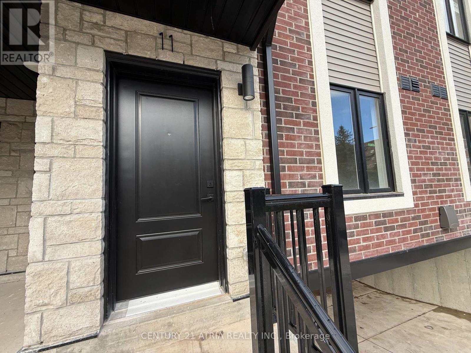 11 - 2 Slessor Boulevard, Grimsby, Ontario  L3M 3T2 - Photo 2 - X12478135