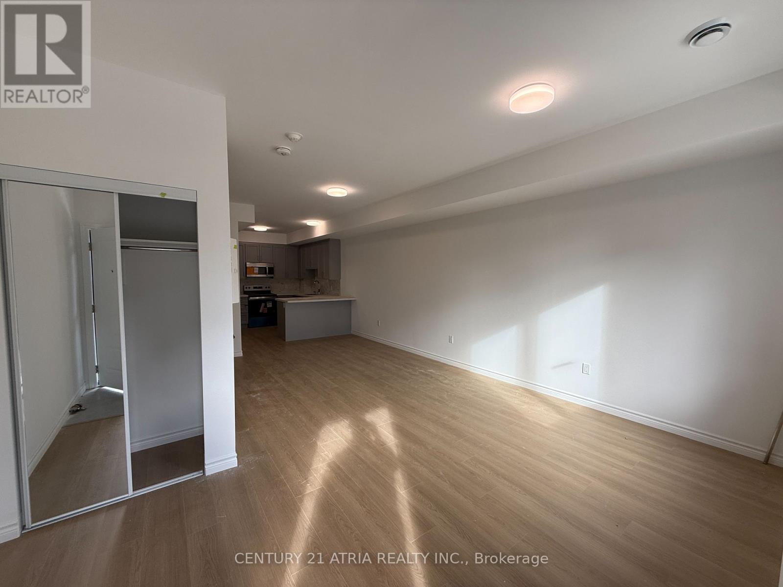 11 - 2 Slessor Boulevard, Grimsby, Ontario  L3M 3T2 - Photo 3 - X12478135