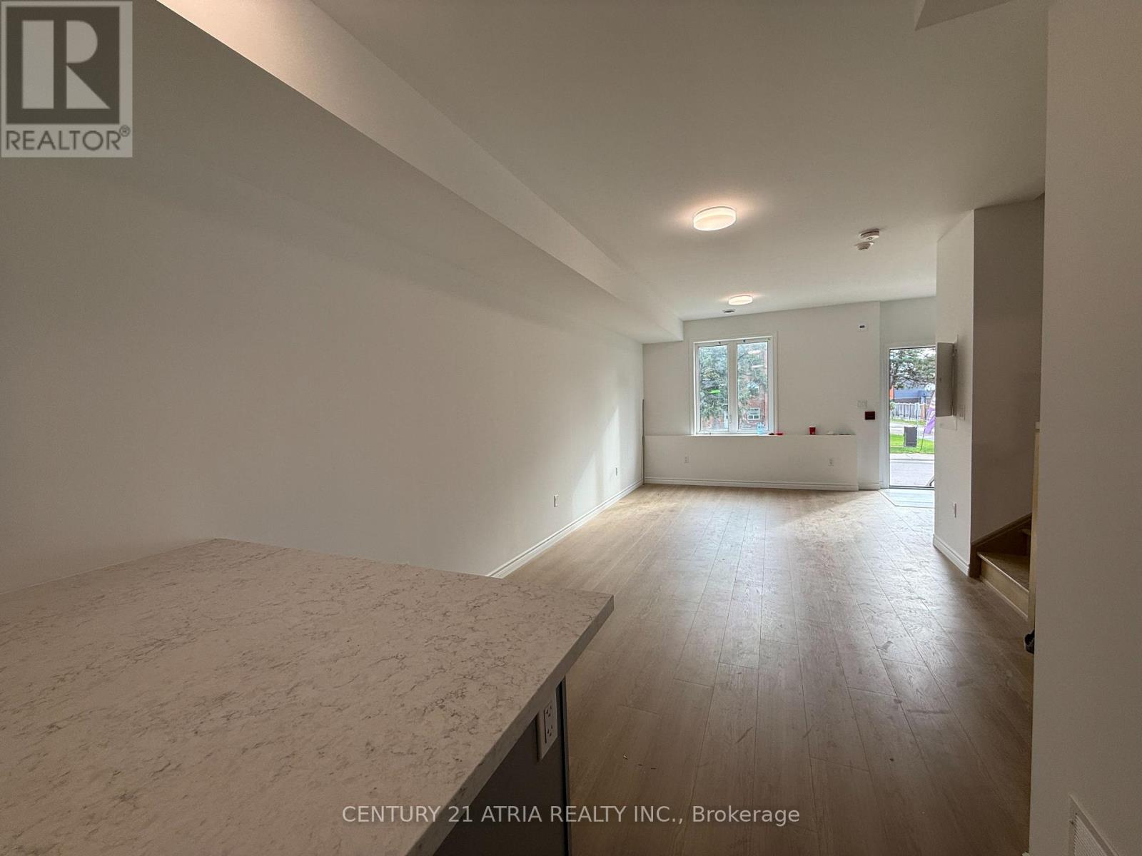 11 - 2 Slessor Boulevard, Grimsby, Ontario  L3M 3T2 - Photo 4 - X12478135