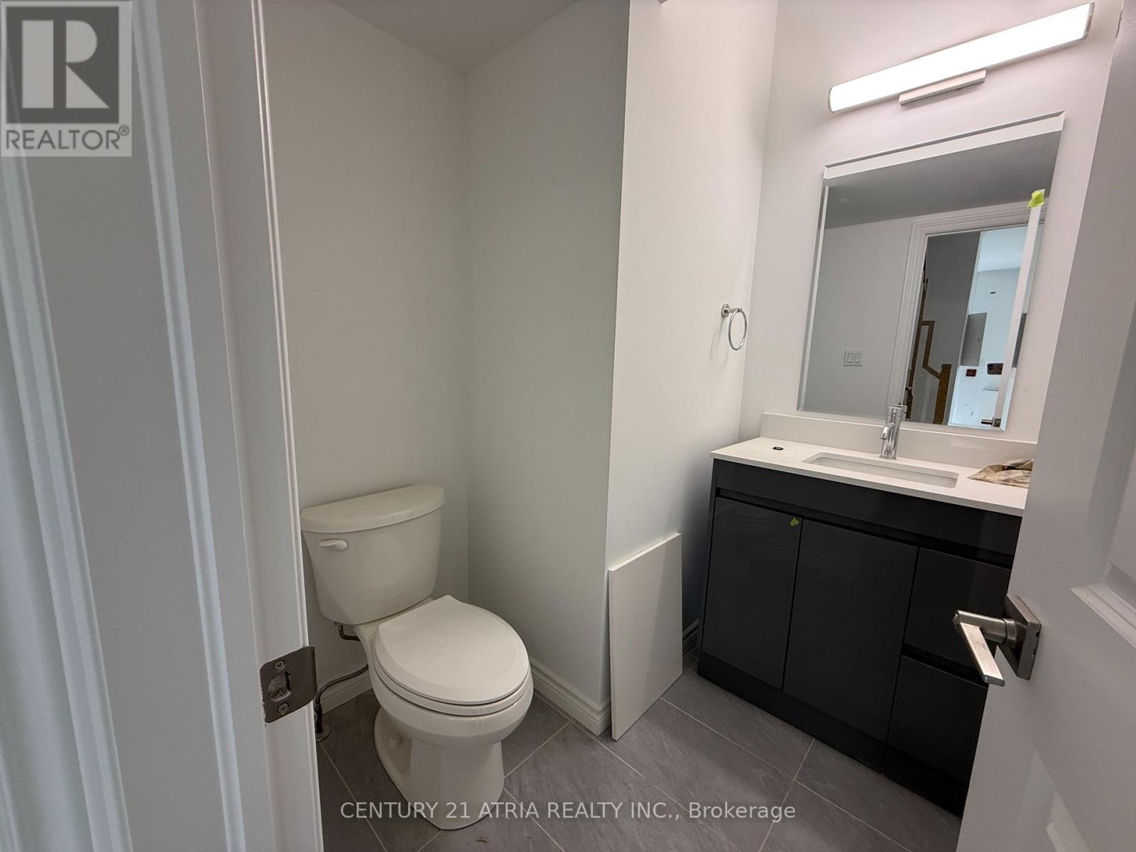 11 - 2 Slessor Boulevard, Grimsby, Ontario  L3M 3T2 - Photo 9 - X12478135