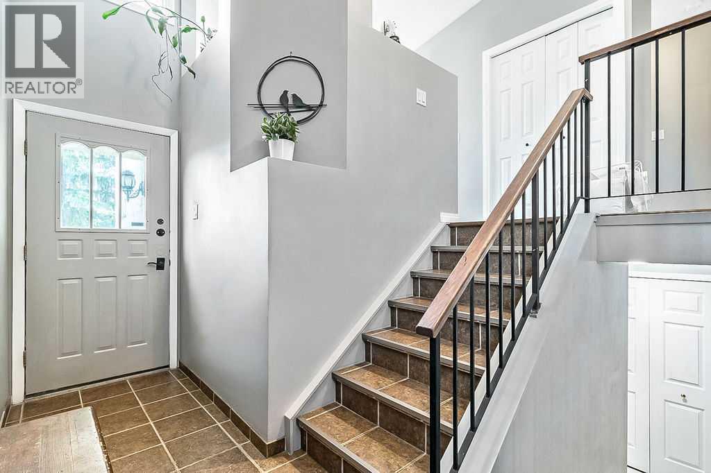 637 Strathcona Drive Sw, Calgary, Alberta  T3H 1K6 - Photo 2 - A2263882