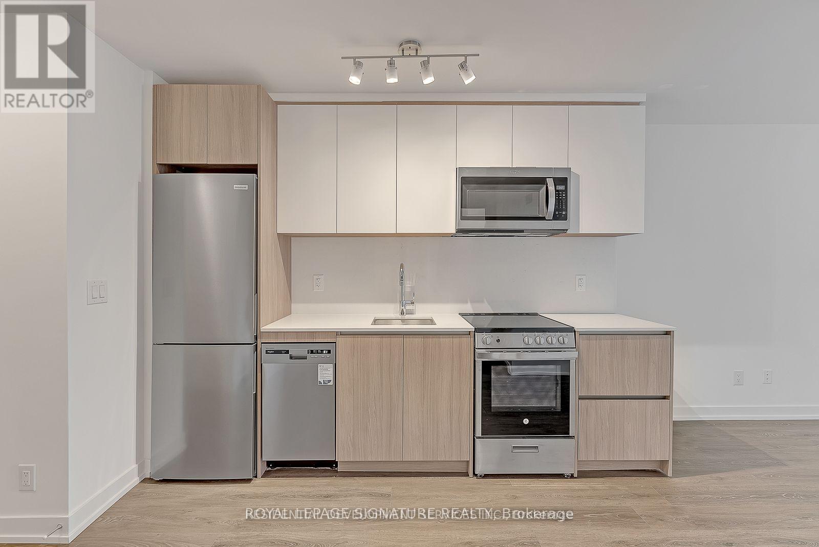 204 - 3100 Keele Street, Toronto, Ontario  M3M 0E1 - Photo 2 - W12478195