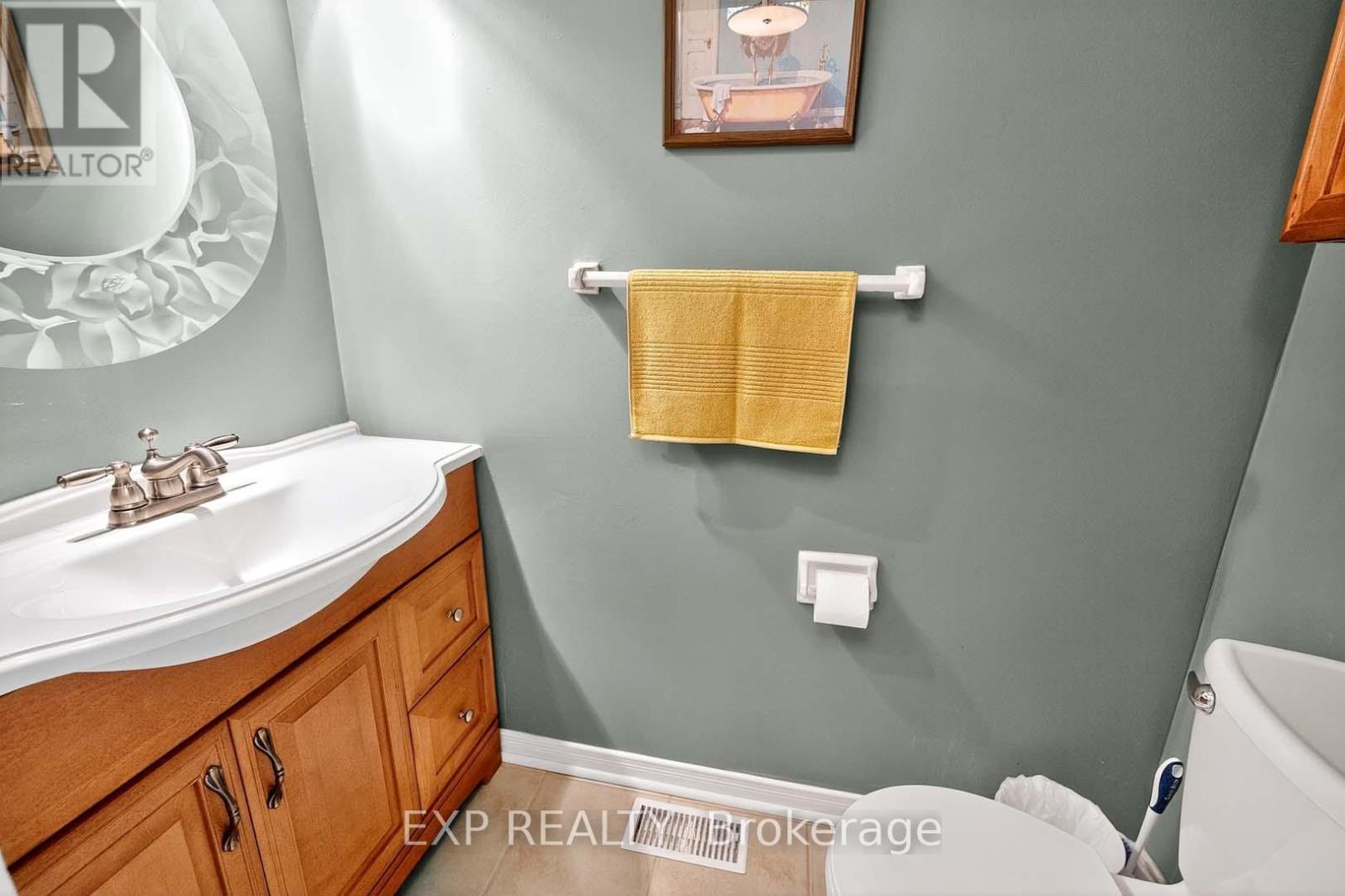 32 Collins Crescent, Brampton, Ontario  L6V 3M9 - Photo 20 - W12478200