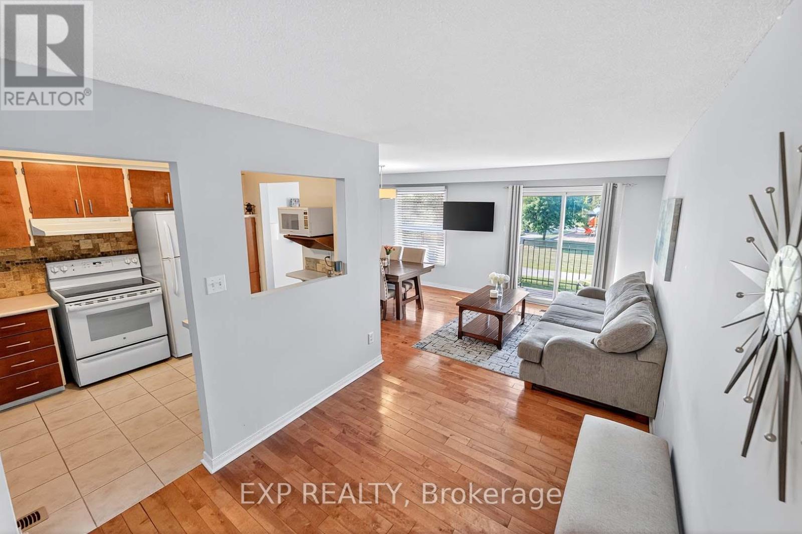 32 Collins Crescent, Brampton, Ontario  L6V 3M9 - Photo 9 - W12478200