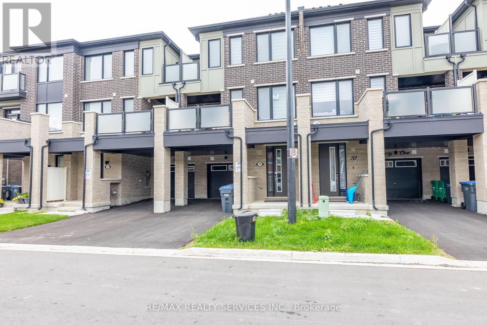 29 Keppel Circle, Brampton, Ontario  L7A 0B6 - Photo 2 - W12478222