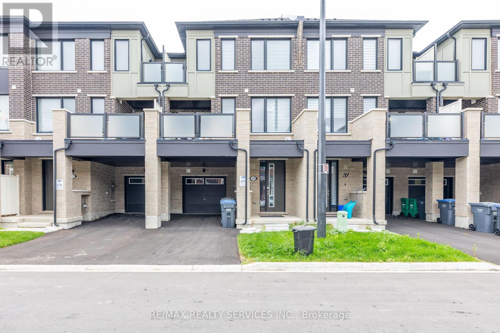 29 Keppel Circle, Brampton, Ontario  L7A 0B6 - Photo 3 - W12478222