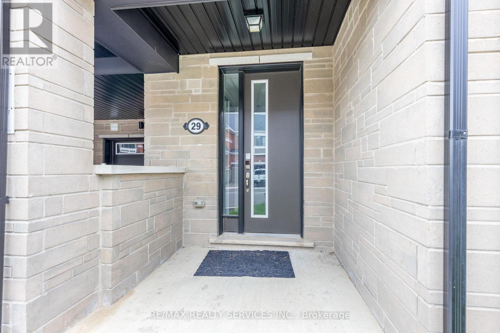29 Keppel Circle, Brampton, Ontario  L7A 0B6 - Photo 5 - W12478222