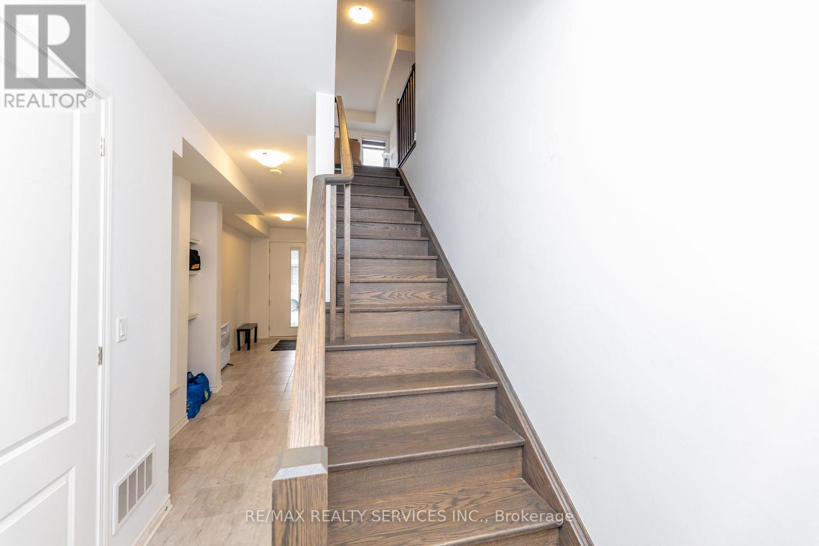 29 Keppel Circle, Brampton, Ontario  L7A 0B6 - Photo 8 - W12478222