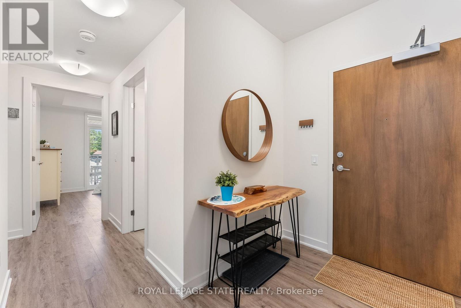 202 - 340 Plains Road E, Burlington, Ontario  L7T 0C2 - Photo 4 - W12478229