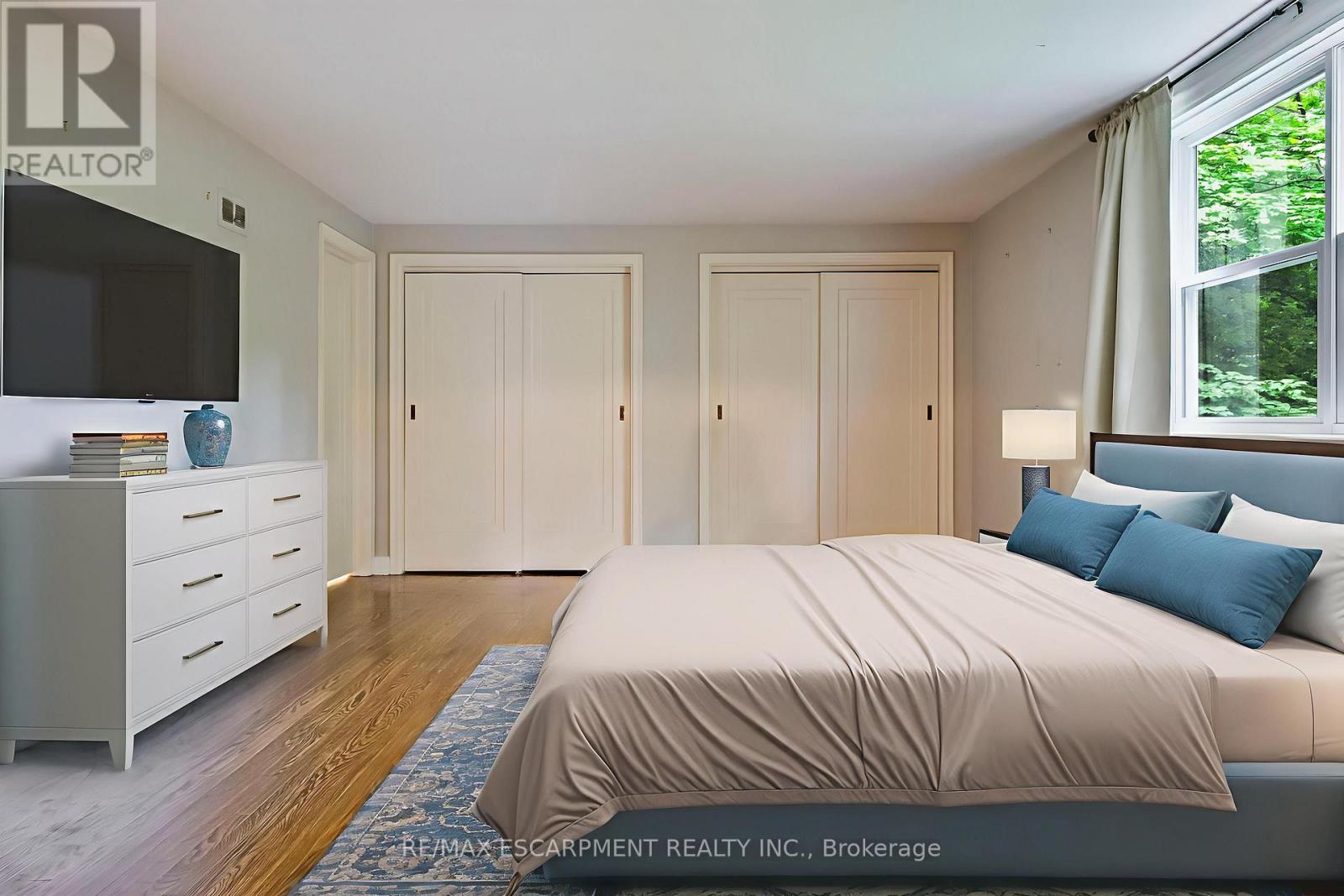 330 Poplar Drive, Oakville, Ontario  L6J 4E1 - Photo 19 - W12478237