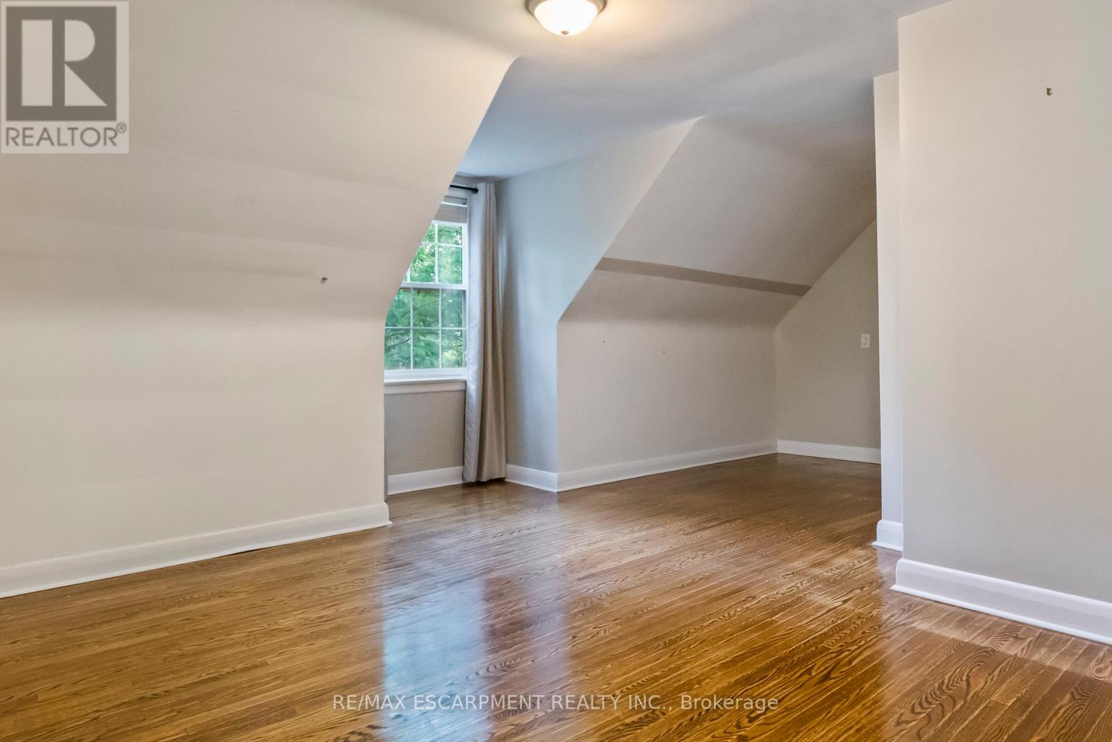 330 Poplar Drive, Oakville, Ontario  L6J 4E1 - Photo 26 - W12478237