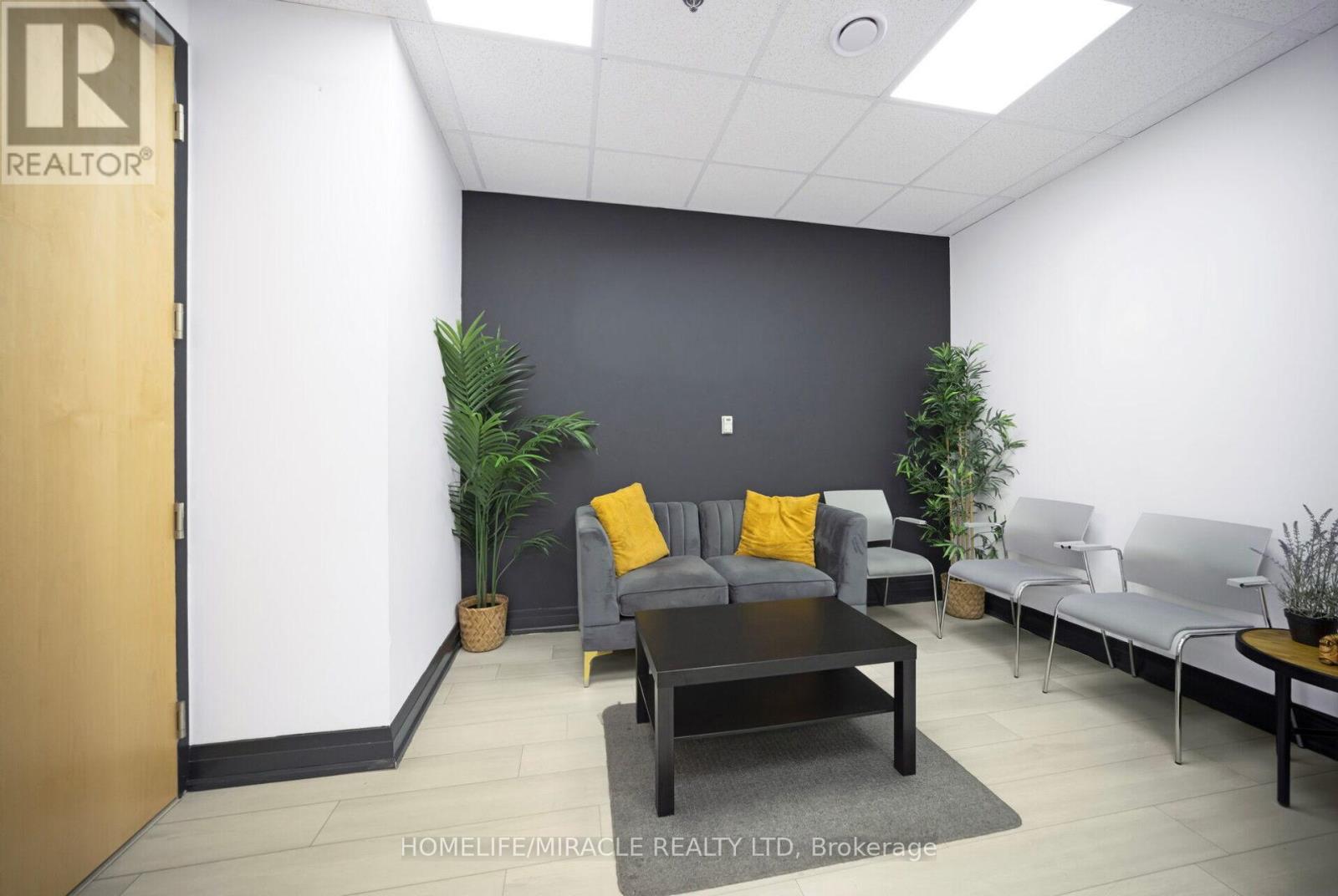 313 - 2250 Bovaird Drive E, Brampton, Ontario  L6R 0W3 - Photo 11 - W12478275