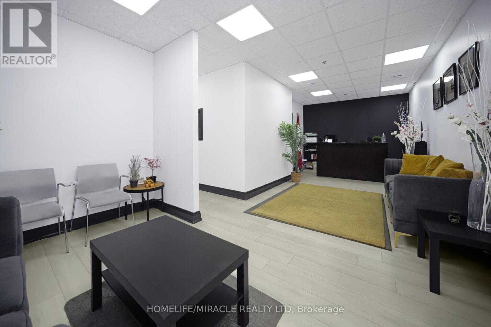 313 - 2250 Bovaird Drive E, Brampton, Ontario  L6R 0W3 - Photo 12 - W12478275