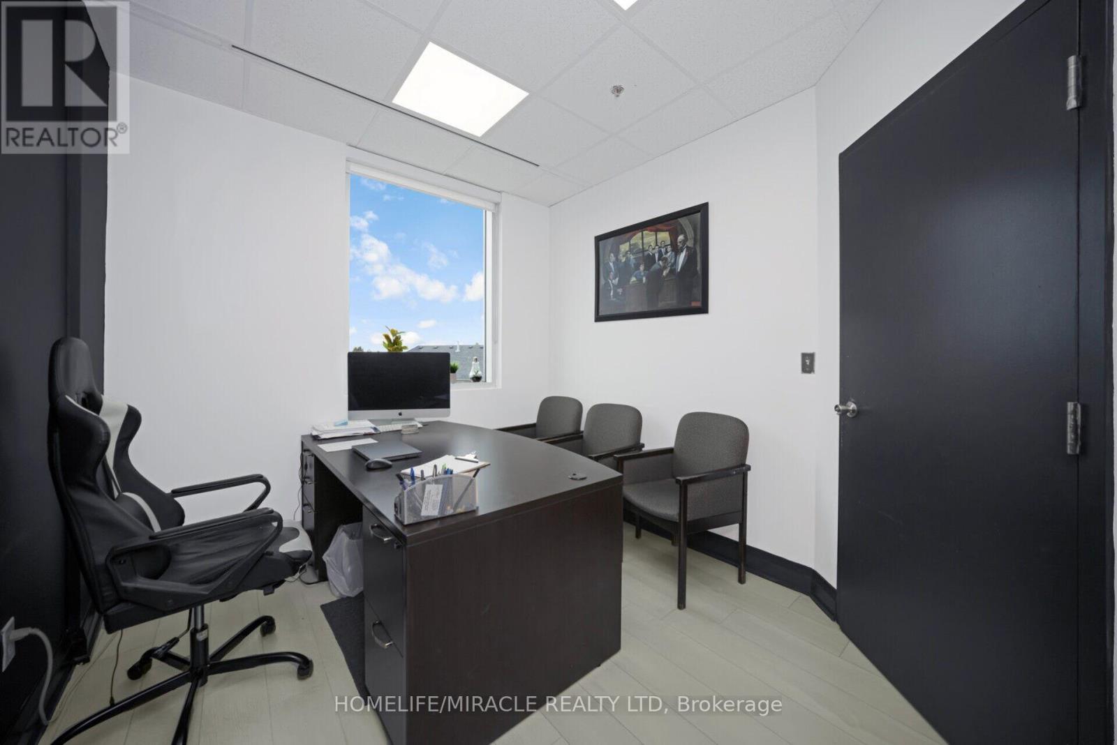 313 - 2250 Bovaird Drive E, Brampton, Ontario  L6R 0W3 - Photo 17 - W12478275