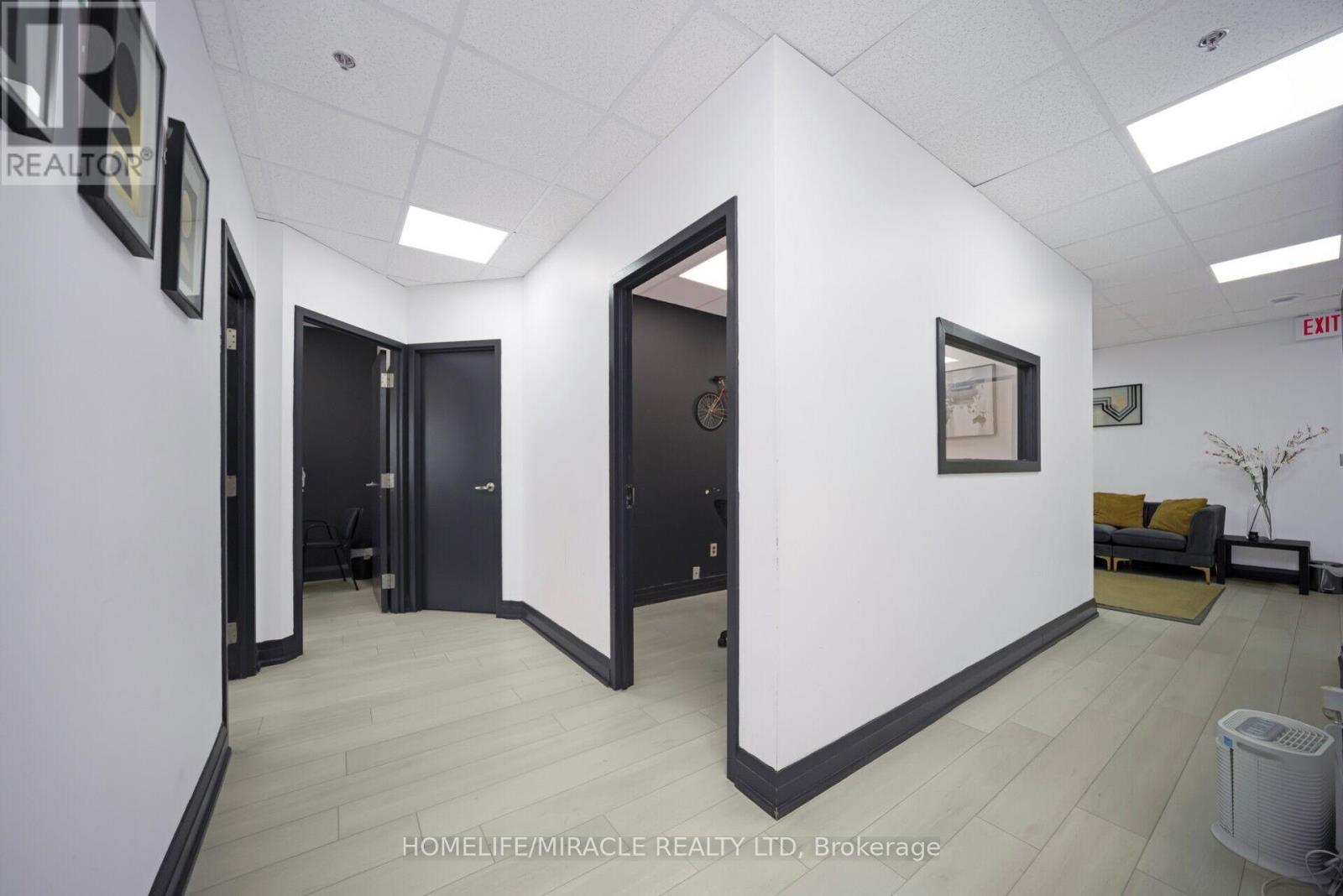 313 - 2250 Bovaird Drive E, Brampton, Ontario  L6R 0W3 - Photo 18 - W12478275