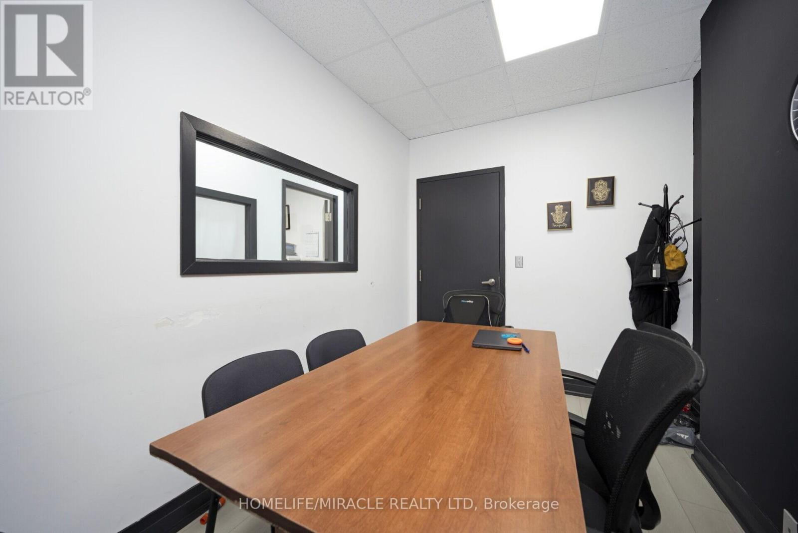 313 - 2250 Bovaird Drive E, Brampton, Ontario  L6R 0W3 - Photo 20 - W12478275