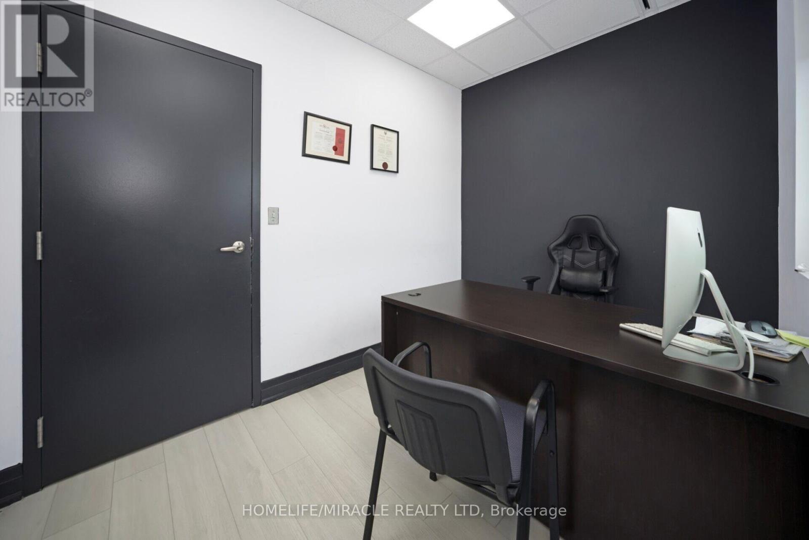 313 - 2250 Bovaird Drive E, Brampton, Ontario  L6R 0W3 - Photo 23 - W12478275