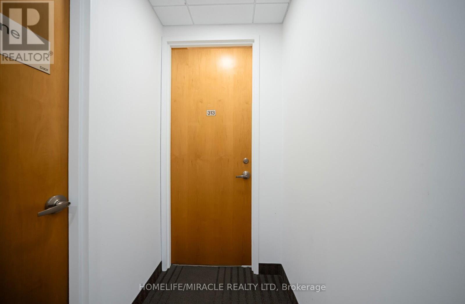 313 - 2250 Bovaird Drive E, Brampton, Ontario  L6R 0W3 - Photo 9 - W12478275