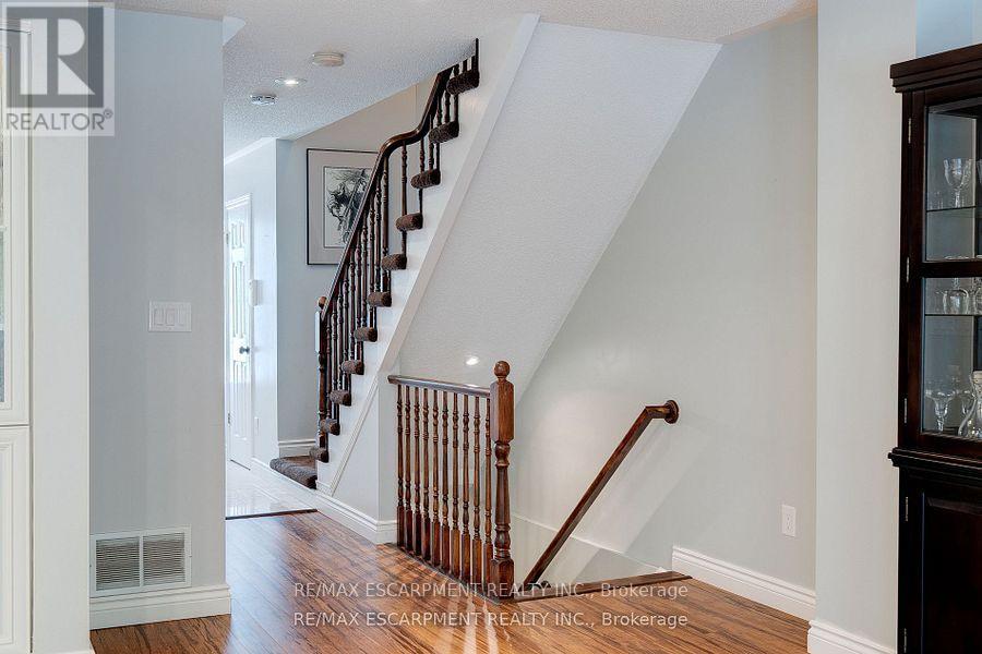 19 - 2151 Walkers Line, Burlington, Ontario  L7M 4W1 - Photo 15 - W12478277