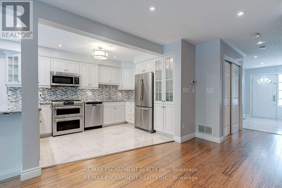 19 - 2151 Walkers Line, Burlington, Ontario  L7M 4W1 - Photo 4 - W12478277