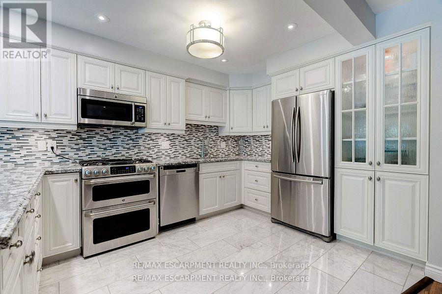 19 - 2151 Walkers Line, Burlington, Ontario  L7M 4W1 - Photo 6 - W12478277