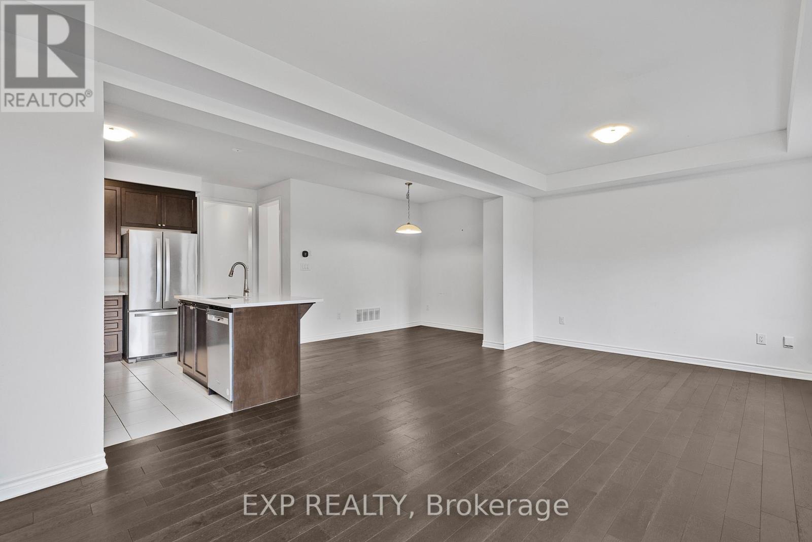 556 Boyd Lane, Milton, Ontario  L9E 1W6 - Photo 12 - W12478283