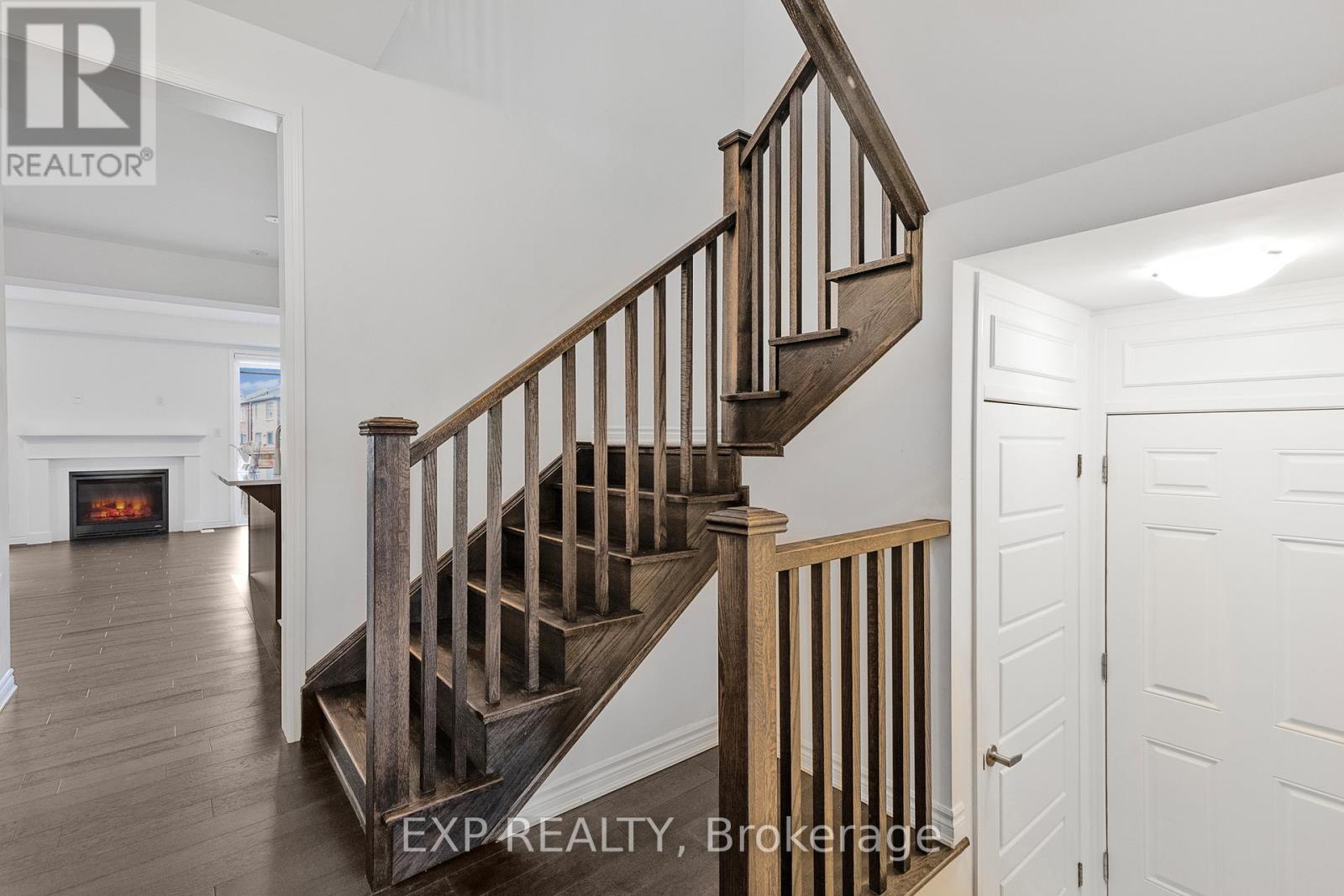 556 Boyd Lane, Milton, Ontario  L9E 1W6 - Photo 8 - W12478283