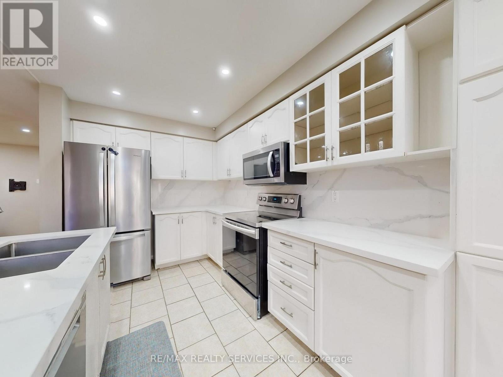 Main & 2nd Floor - 3231 Apricot Street S, Mississauga, Ontario  L5N 8A8 - Photo 12 - W12478290