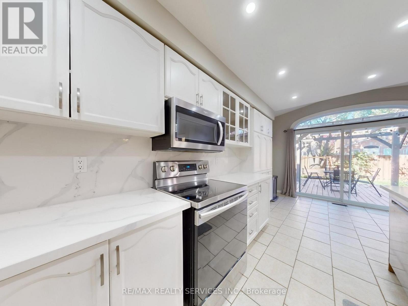 Main & 2nd Floor - 3231 Apricot Street S, Mississauga, Ontario  L5N 8A8 - Photo 13 - W12478290