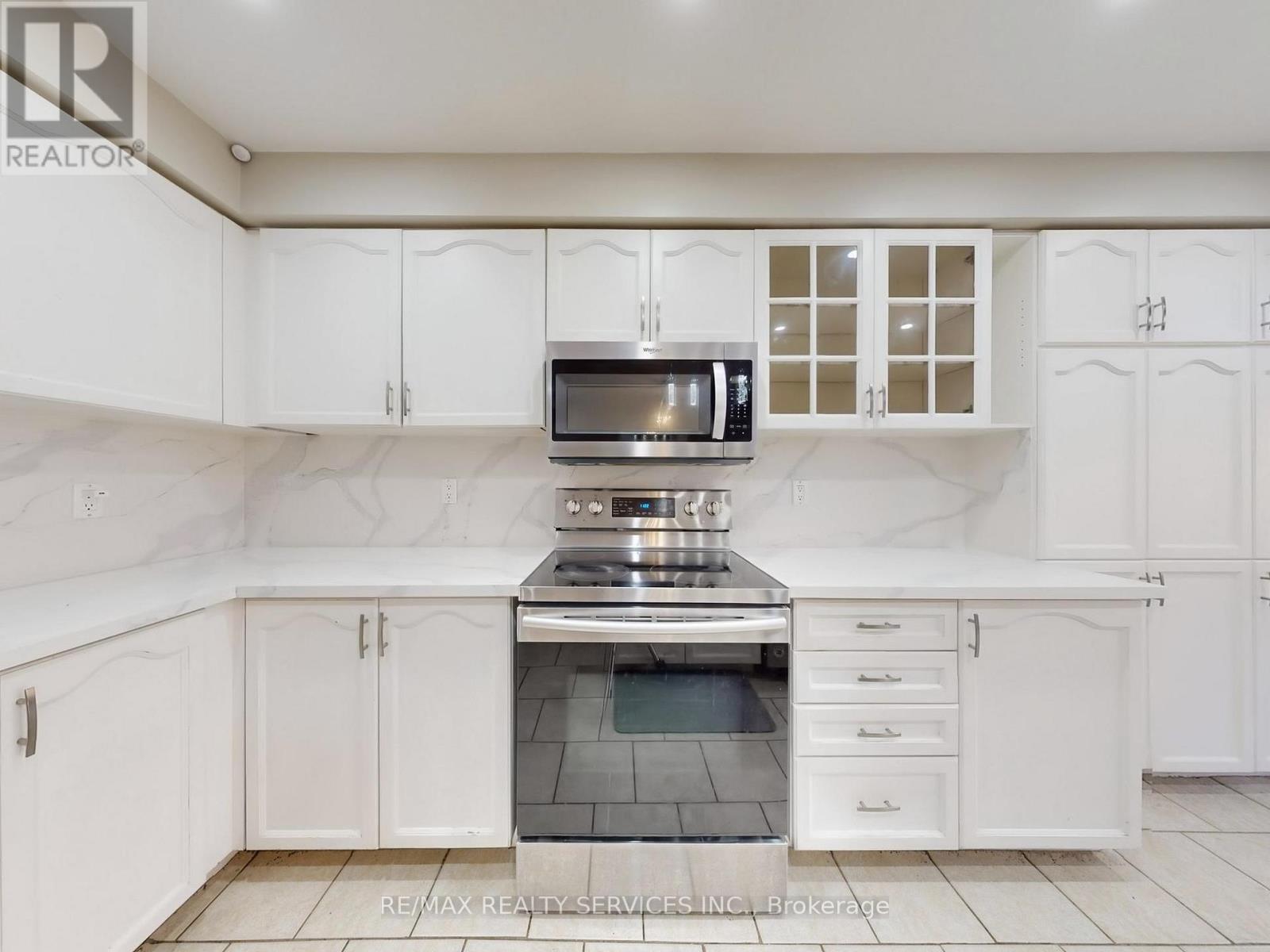Main & 2nd Floor - 3231 Apricot Street S, Mississauga, Ontario  L5N 8A8 - Photo 14 - W12478290