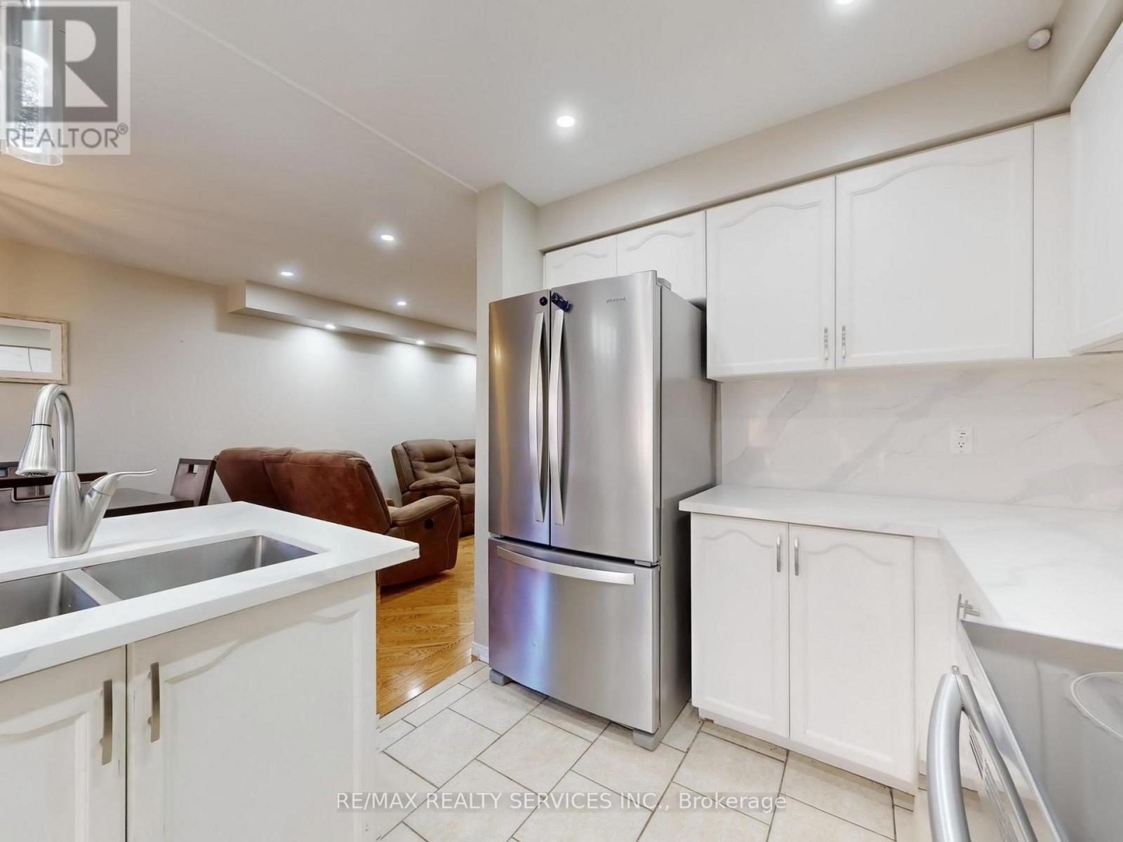 Main & 2nd Floor - 3231 Apricot Street S, Mississauga, Ontario  L5N 8A8 - Photo 15 - W12478290