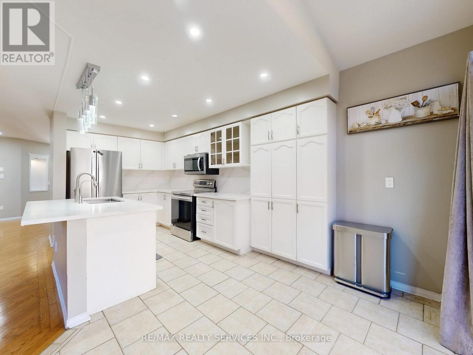 Main & 2nd Floor - 3231 Apricot Street S, Mississauga, Ontario  L5N 8A8 - Photo 16 - W12478290
