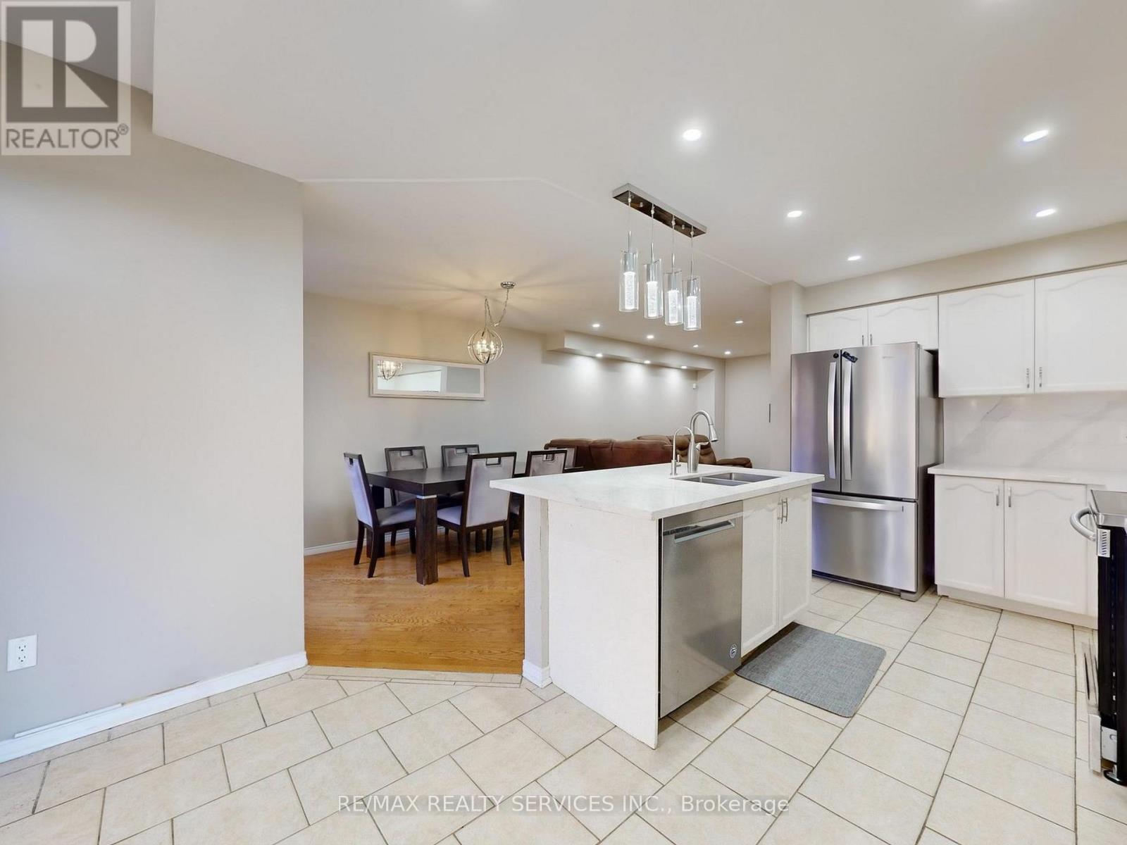 Main & 2nd Floor - 3231 Apricot Street S, Mississauga, Ontario  L5N 8A8 - Photo 17 - W12478290
