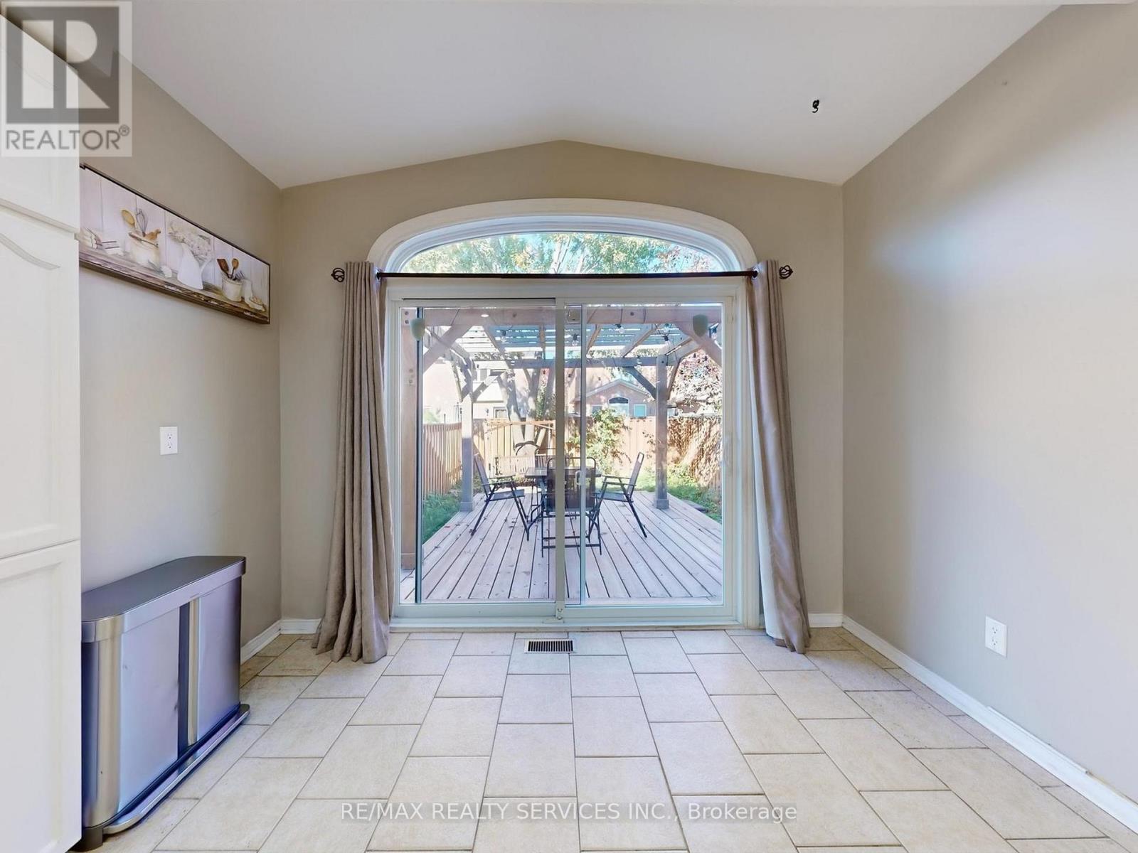 Main & 2nd Floor - 3231 Apricot Street S, Mississauga, Ontario  L5N 8A8 - Photo 18 - W12478290