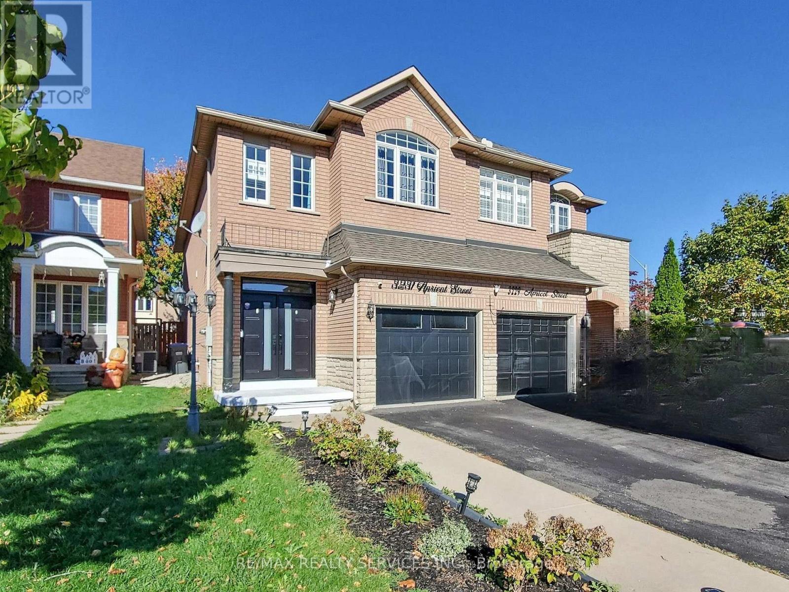 Main & 2nd Floor - 3231 Apricot Street S, Mississauga, Ontario  L5N 8A8 - Photo 2 - W12478290
