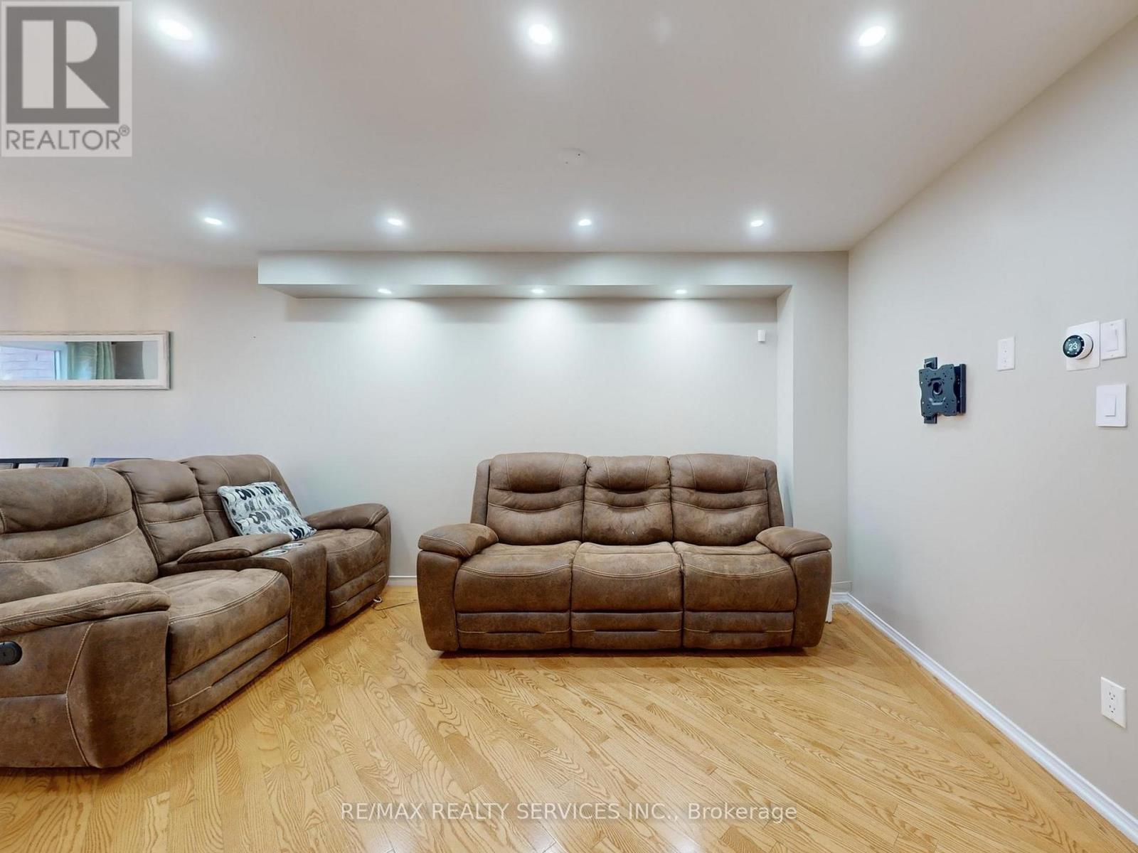 Main & 2nd Floor - 3231 Apricot Street S, Mississauga, Ontario  L5N 8A8 - Photo 6 - W12478290