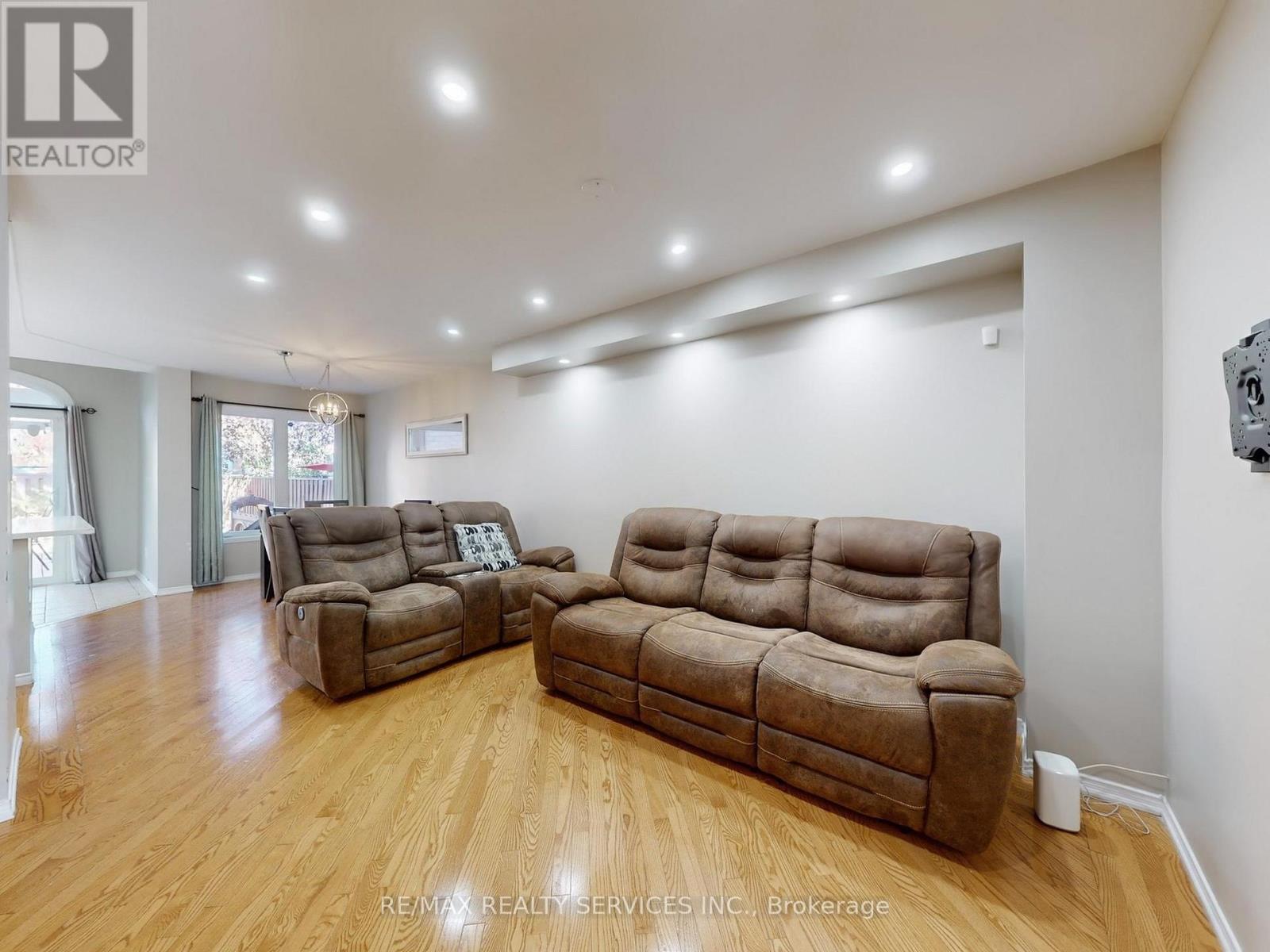 Main & 2nd Floor - 3231 Apricot Street S, Mississauga, Ontario  L5N 8A8 - Photo 7 - W12478290