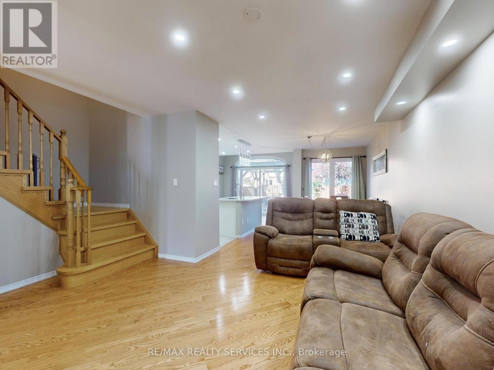Main & 2nd Floor - 3231 Apricot Street S, Mississauga, Ontario  L5N 8A8 - Photo 8 - W12478290