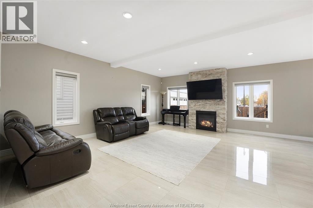 2968 Mcrobbie Crescent, Windsor, Ontario  N8R 0B1 - Photo 6 - 25026987