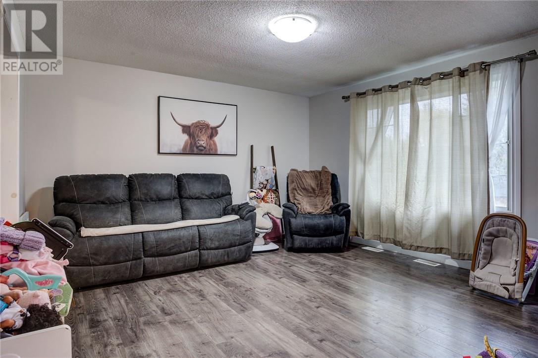 183 Hanna, Capreol, Ontario P0M 1H0 - Photo 4 - 2125351