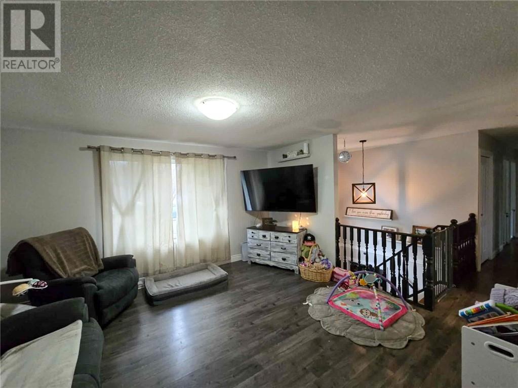 183 Hanna, Capreol, Ontario P0M 1H0 - Photo 5 - 2125351