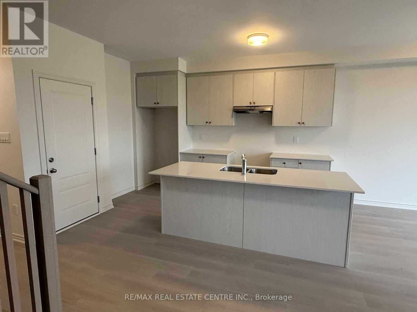 103 Sanderson Drive, Kawartha Lakes, Ontario  K9V 0S8 - Photo 12 - X12478196
